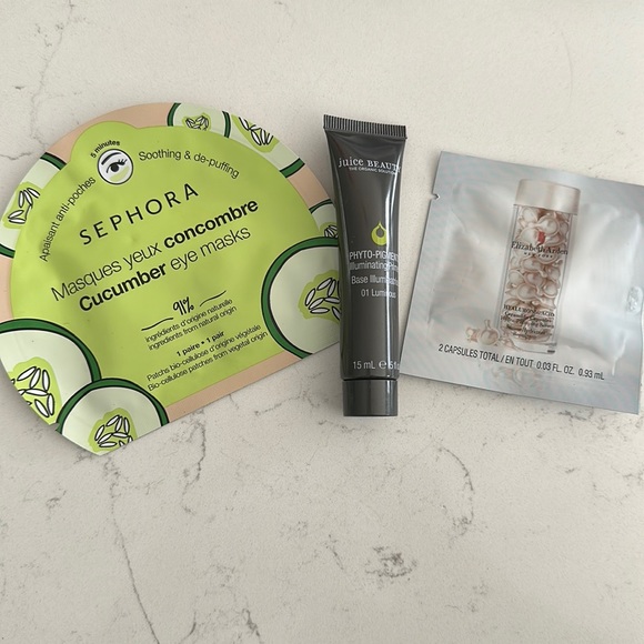 3 ITEM BEAUTY BAG W/ A MYSTERY HIGH END SAMPLE - Picture 1 of 2